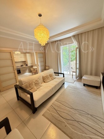 Продаж Таунхаус площа 196 м. Три рівні, гараж, земля, меблі - фото 1