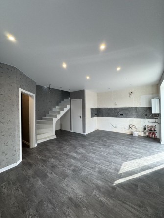 Таун з ремонтом  ‼️ газ | свій окремий двір - фото 1