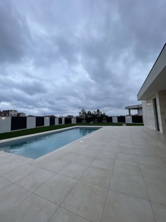 Стильний сучасний будинок в Совіньон-Люстдорфі. - фото 1