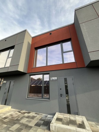 Таунхауси біля державної школи / 90 м2 / ГАЗ / ТОП-локація! - фото 1