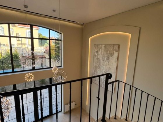 Новый дом 300 м², 13 ст. Б. Фонтана, бассейн на участке Одесса