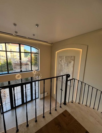 Новый дом 300 м², 13 ст. Б. Фонтана, бассейн на участке - фото 1