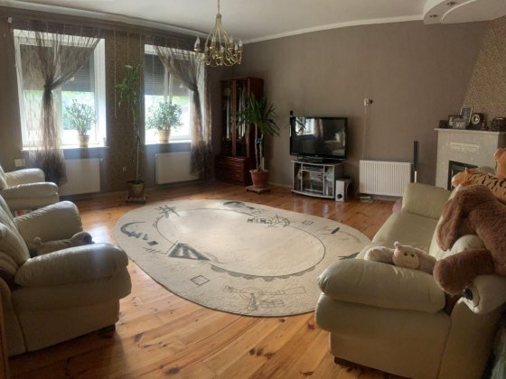 Просторий будинок з гаражем, лазнею та спортзалом, ділянка 6 соток Харків