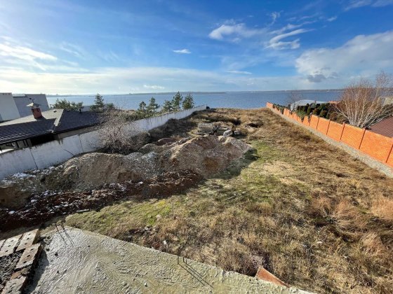 Соляні будинок 400 кв.м.ділянка 25сот на березі річки ціна 180тис.у.о. Миколаїв