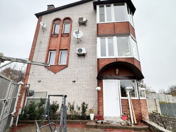 Продажа коттеджа в центре  м. Ярослава Мудрого Харків