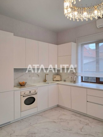 Хороший двухэтажный дом с ремонтом - фото 1