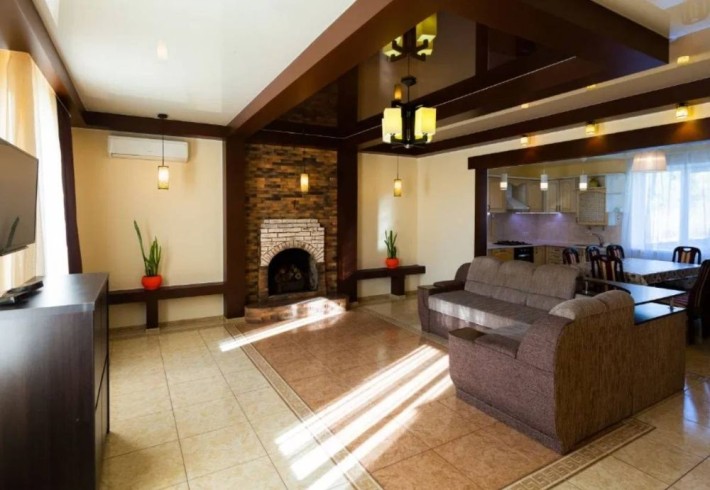 Продається комфортний 3-поверховий будинок біля моря. - фото 1