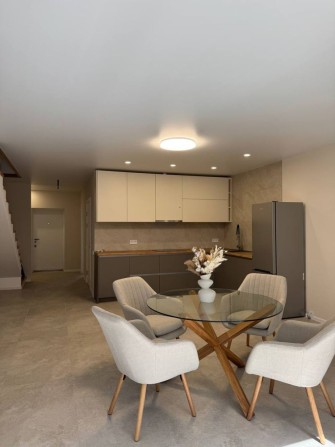 Дуплекс з терасою на даху ремонт будинок меблі - фото 1