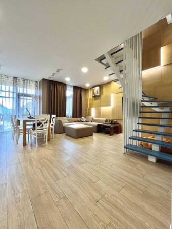 Дом в городе Таунхаус 200 м2 Автономное отопление Новый ремонт - фото 1