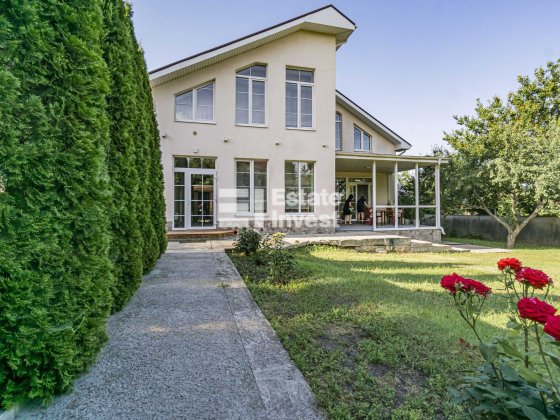 Продам дом коттедж с бассейном Жуковского Даниловка Харьков