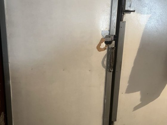 Продам гараж 40м квадратних, ворота 2 м єможливіть підняти до 2.5м. Лубны