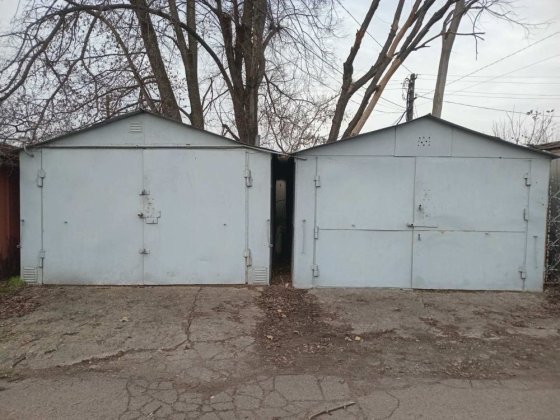 Продам два гаража рядом кооп. Молодежний Кременчук