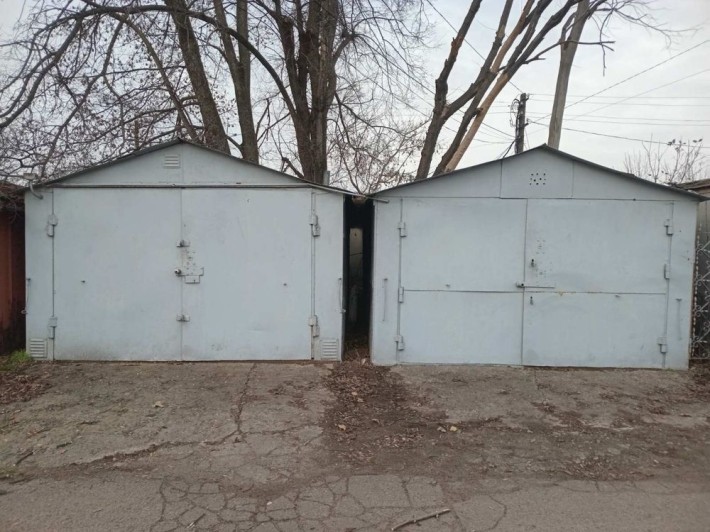 Продам два гаража рядом кооп. Молодежний - фото 1