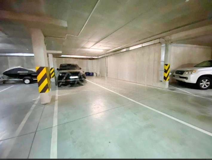 Сімейне паркомісце Паркинг Печерськ Централ Парк Саперне поле Маккейна - фото 1