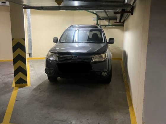 Продам паркомісце Срібнокільська,1