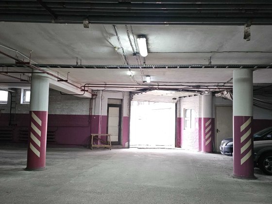 Продаю паркомісце Коновальця