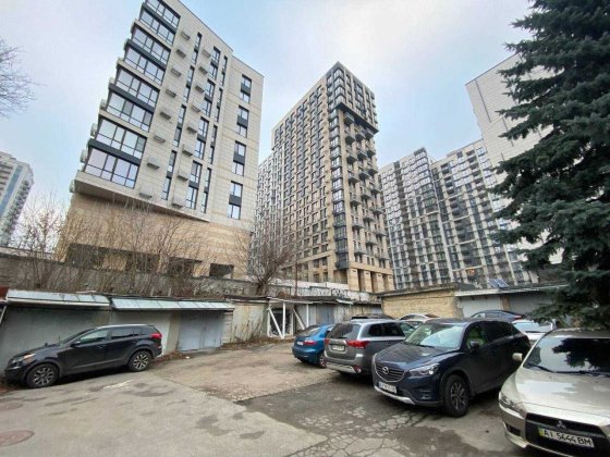 ТЕРМІНОВО Капітальний гараж на 2 авто ЦЕНТР Золоті Ворота вул. Гончара Киев