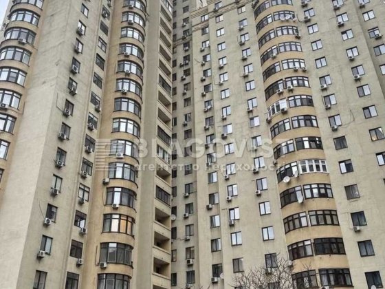 Паркомісце від власника вул. Дмитрівська 69