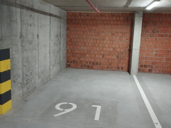 Паркомісце в зданому будинку Львов