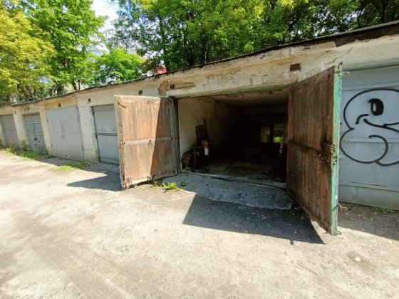 Гараж. Вул. Піскова Біля Парку Знесіння Личаківський район Львов