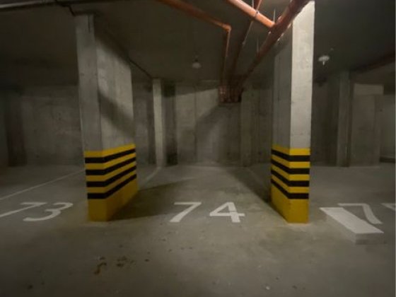 Продам паркомісце вул навроцького 31а Львів