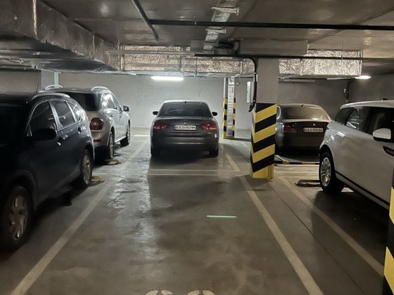 Продаж паркомісця Новомостицька 15