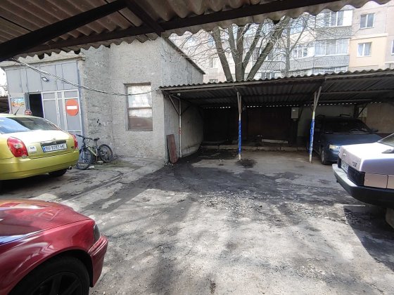 Место на стоянке крытое. пос. Котовского Одеса