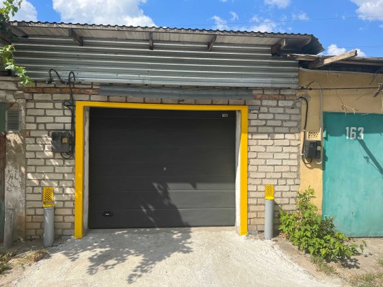 Продаж гаража | Північний-2 | Під зарядку електромобіля Каравелове