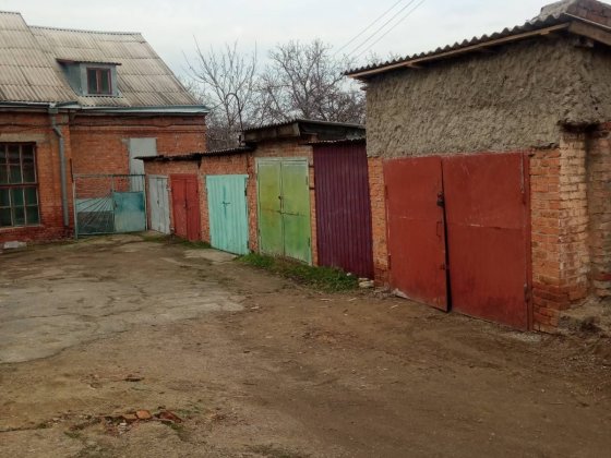 Гараж в центрі міста Первомайськ район стадіона Можливо для високих ав Первомайськ