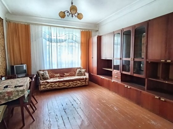 Продається трикімнатна квартира в районі Червоної гори Бердичев