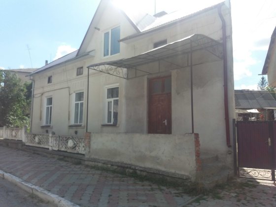 Квартира м.Борщів в.І.Франка 4 .З окремим виходом Борщів