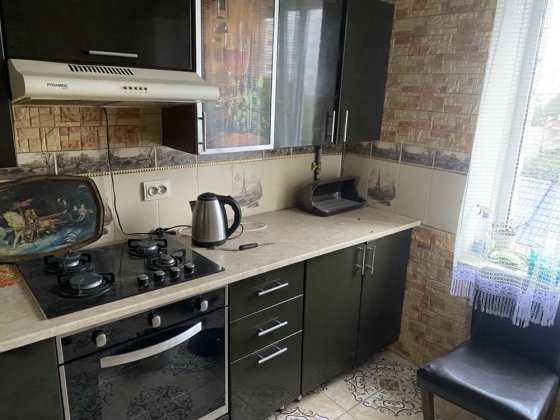 Продам 2-х кімнатну квартиру з меблями Борислав