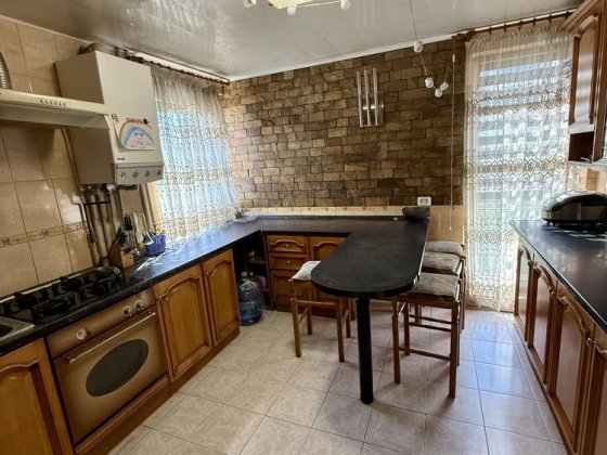 Продам уникальную 3х этажную квартиру, газ автономка, 105.8 кв.м. Кам'янське