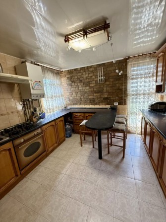 Продам уникальную 3х этажную квартиру, газ автономка, 105.8 кв.м. - фото 1