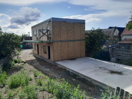 Квартира з двориком та цілющим джерелом.