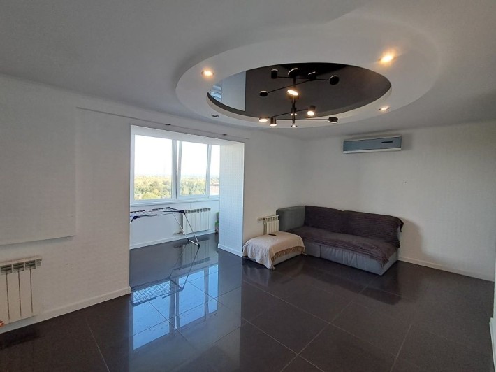 Продам 3 кімнатну квартиру с технікою та меблями - фото 1