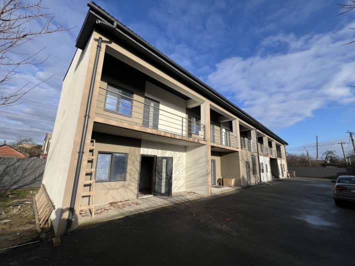 Боярка продам квартиру первый этаж с двориком 35м2 - фото 1