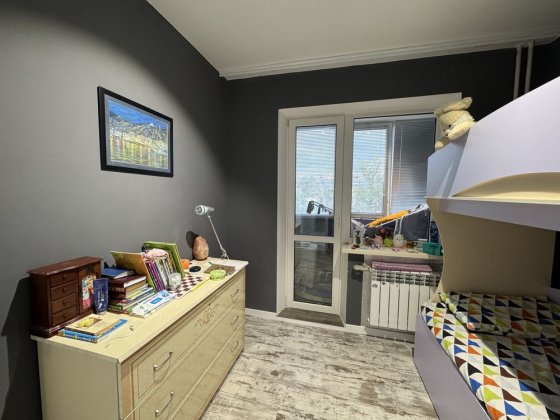 Продам 4-ком.Левый берег, 10мкрн с Видом на Днепр,Укомплектованная! Кам'янське