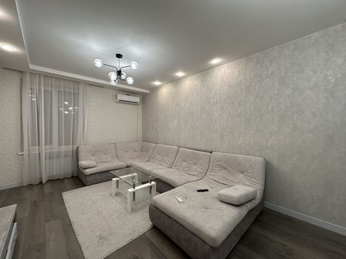 ПРОДАЖ шикарної двокімнатної. Центр міста. Світло є завжди. - фото 1