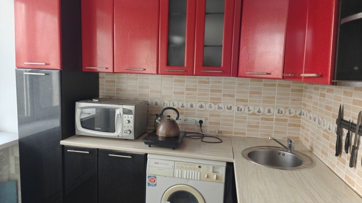 В продажу до вашої уваги три кімнатна  квартира на першому поверсі - фото 1