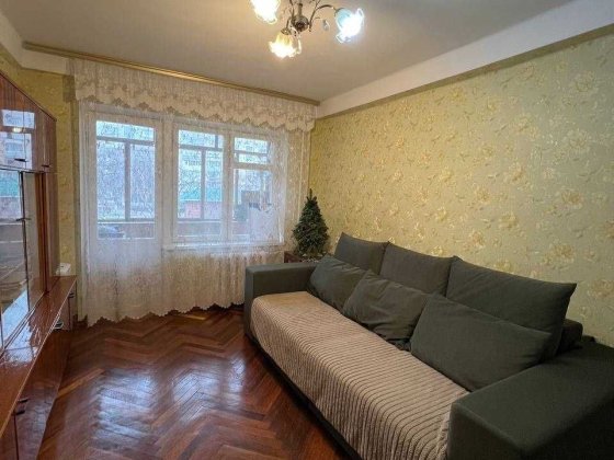 Вишгород, Дніпровська вул. 8,    2х кімн. квартира 46 кв.м. Центр. Вишгород