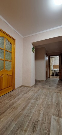 Пропростора велика квартира  з гаражем та підвалом - фото 1