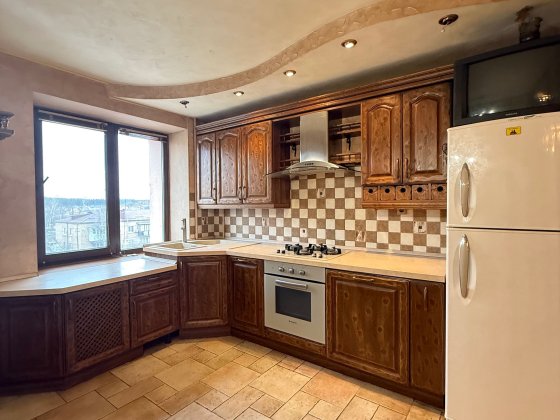 3 К квартира+ гараж в центрі по вигідній ціні.Гостомель Гостомель