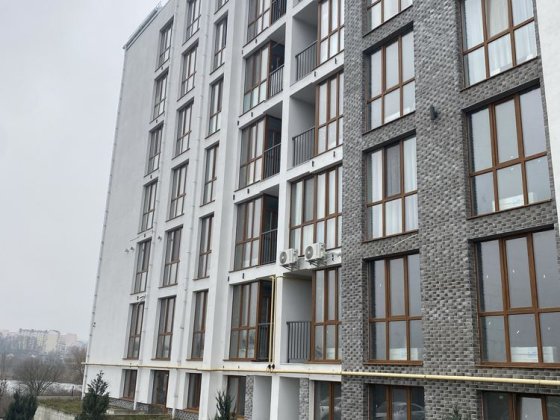 Квартира з власним двориком біля озера — рідкісна пропозиція! Гостомель