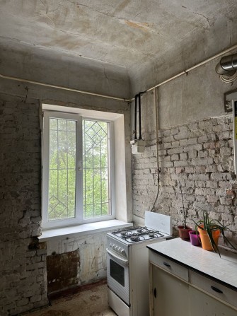 Продаж 3-кімнатної КРУПНОГАБАРИТНОЇ Сталінки 90 кв. м. - фото 1