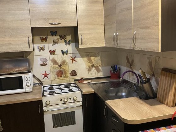 Продам 2к квартиру на Сержанта Коновплова( Глагольева).
Продовжити в д Кам'янське