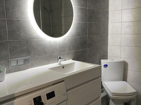 Продам сучасну квартиру 43 м без комісіі з коморою Гостомель