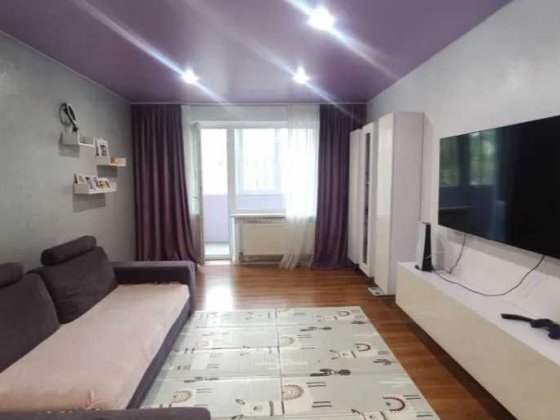 Продам 3-комнат. квартиру на Черемушках,  2 -й  этаж. Є-Відновлення. Каменское