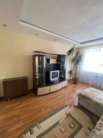 Продам 3-х кімнатну квартиру на 10 мікрайоні - фото 1