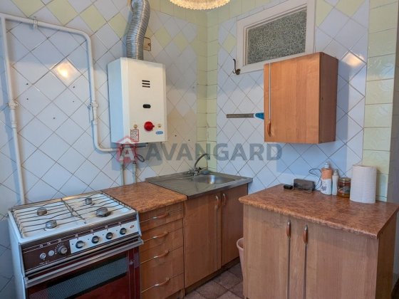 Продається 2-кімнатна квартира в районі Спортивної (5/5 поверх) Кам'янське